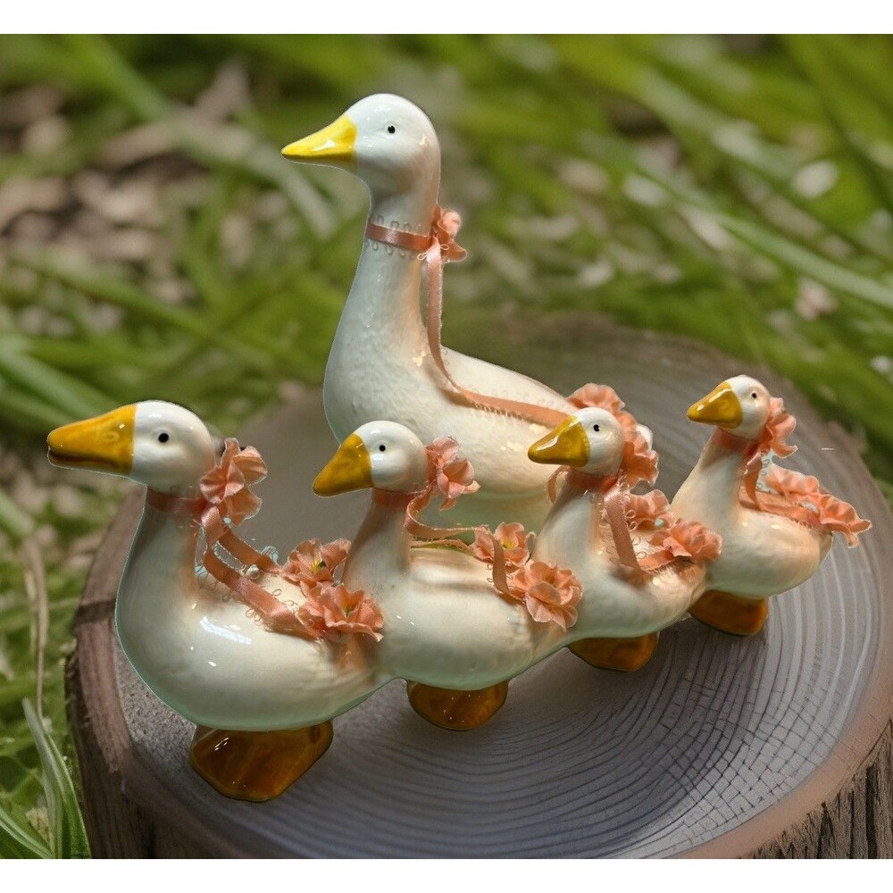 Vtg Giftcraft Goose Mom & Goslings Figurines with Flowers and Ribbon Grandmacore